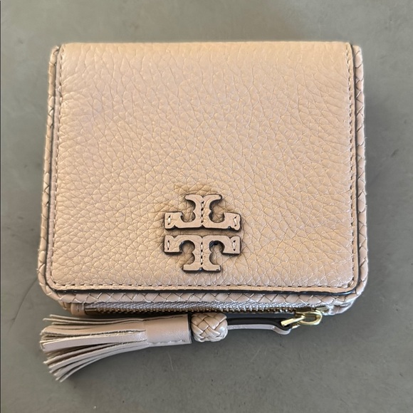 Tory Burch Handbags - Tory Burch Light Tan Leather Wallet